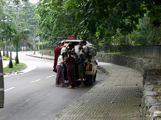 ミャンマー車